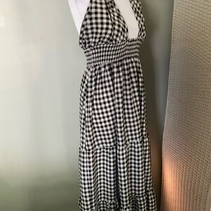 Super cute sundress, plunge neckline, open back, large